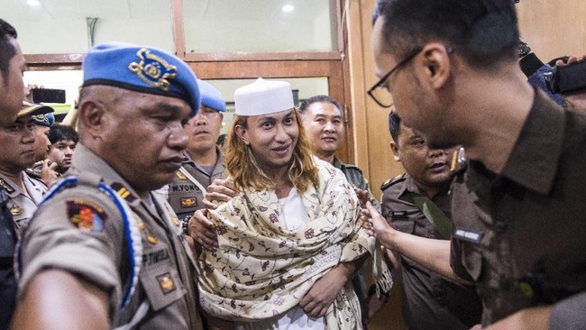TKN Jokowi-Ma'ruf meminta Bahar bin Smith mengajukan PK di kasus hukumnya ketimbang menuding Jokowi tidak berlaku adil menegakkan hukum.