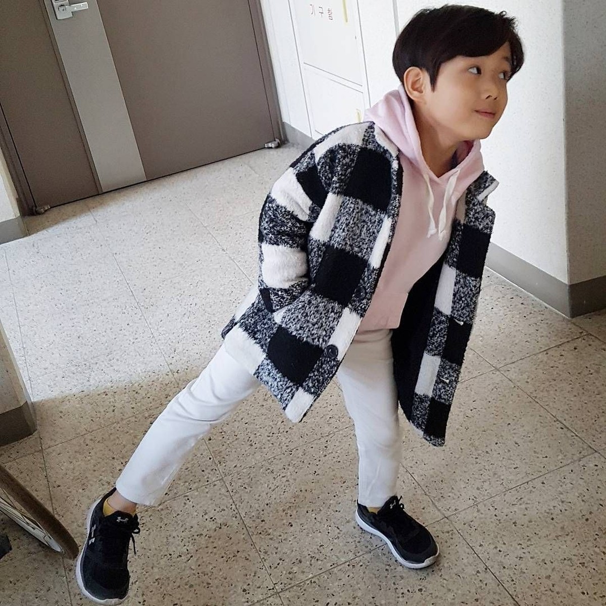 Oh Han Kyul berperan sebagai Na Dong Shik di serial drama The Last Empress&period; Berikut adalah penampilan keren Na Dong Shik&period;