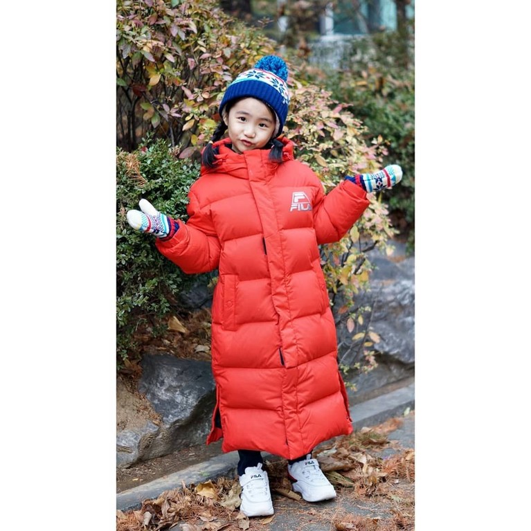 Oh Ah Rin, artis cilik yang berperan sebagai tuan putri Ari di drama The Last Empress. Berikut penampilan lucu tuan putri Ari di luar istana.