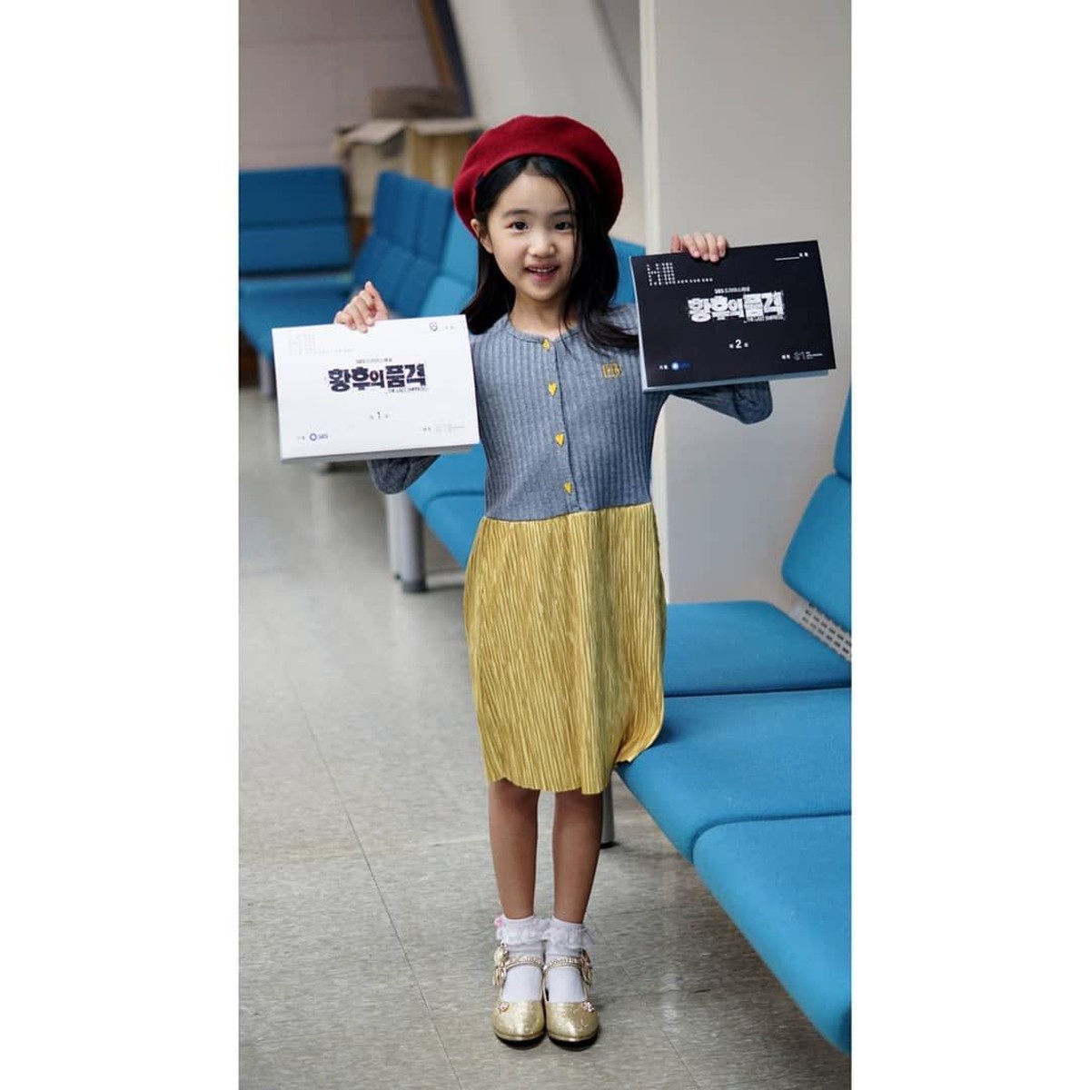 Oh Ah Rin&comma; artis cilik yang berperan sebagai tuan putri Ari di drama The Last Empress&period; Berikut penampilan lucu tuan putri Ari di luar istana&period;