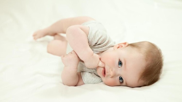 20 Ide Nama Bayi Laki-laki dengan Awalan 'Rei' Nama bayi dengan awalan 'Rei' bisa banget lho Bunda dan Ayah jadikan pilihan untuk nama si kecil yang akan lahir.