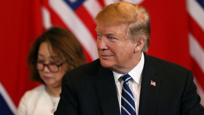 Usai dikecam Rusia, Trump mengaku akan membuka dialog soal sanksi baru terhadap Iran, jika petinggi Iran terlebih dulu menelepon dirinya untuk dialog.
