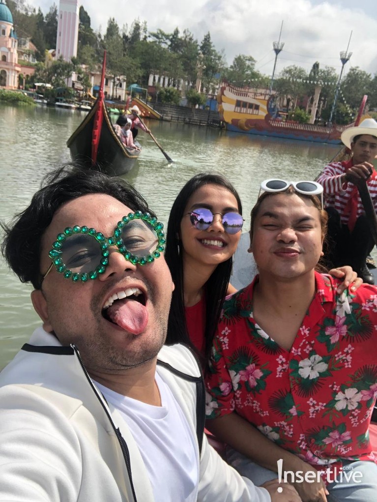 Celebrity On Vacation kali ini mampir ke kota Hujan Bogor untuk menjelajah sekaligus bermain di alam terbuka. Bagaimana ya keseruannya? Berikut 7 Potretnya.