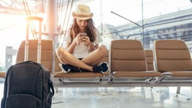 Cara Menghindari Kebosanan Menunggu Pesawat di Airport