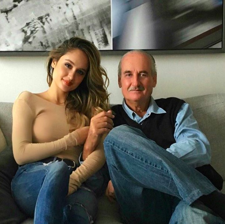 <p>Kalau dilihat-lihat, wajah Cinta mirip dengan Papa Michael kan? Saking dekatnya hubungan mereka, Cinta mengatakan kalau sang papa adalah "Man in my life". (Foto: Instagram @claurakiehl)</p>