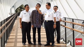 'Pungut' Dana Kompensasi KLB, Anies Resmikan JPO Rp53 Miliar