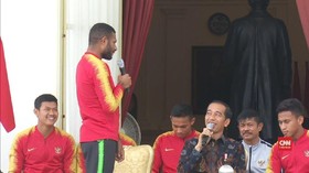 VIDEO: Jokowi Guyur Timnas Indonesia U-22 Rp200 Juta