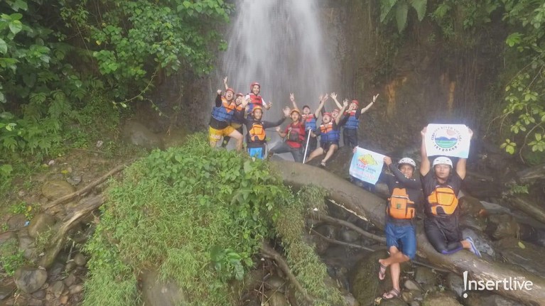 Celebrity On Vacation kali ini mampir ke kota Hujan Bogor untuk menjelajah sekaligus bermain di alam terbuka. Bagaimana ya keseruannya? Berikut 7 Potretnya.