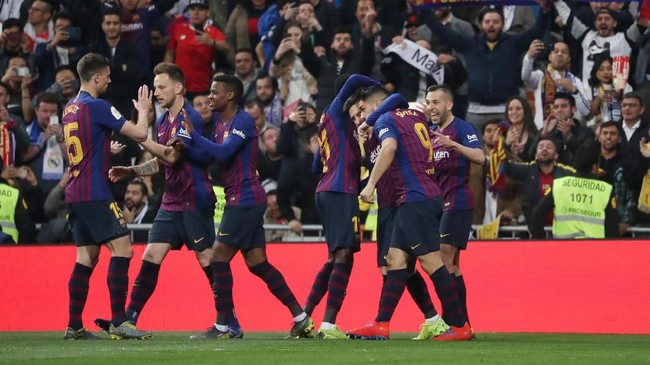Fan Barcelona yang datang ke Stadion Santiago Bernabeu dalam semifinal Copa del Rey meneriakkan yel-yel yang mempertanyakan keberadaan Cristiano Ronaldo.