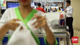 Menperin Kaji Usulan Pengusaha Minta Perda Plastik Dicabut