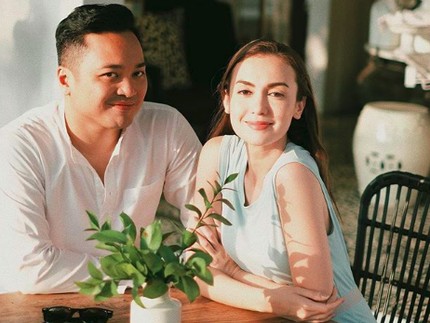 Kemesraan 10 Pasangan Selebritas yang Lama Menanti Buah Hati