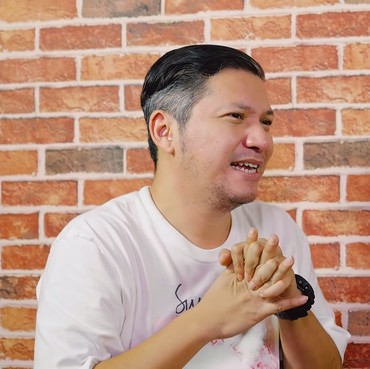 Gading Marten Nangis Nyanyikan 'Pergilah Kasih', Ingat Gisel?