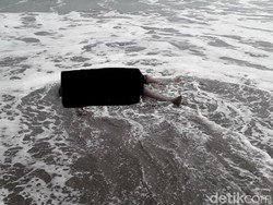 Video Mayat Pria Ditemukan Mengapung di Pantai Tanjung Makassar