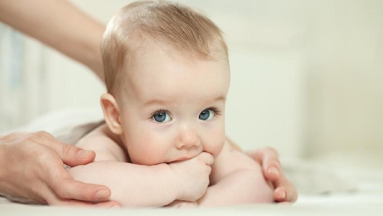 Ingin anak kelak jadi sosok yang adil? Tak ada salahnya harapan itu Bunda sematkan di nama bayi yang dipilih saat si kecil lahir.
