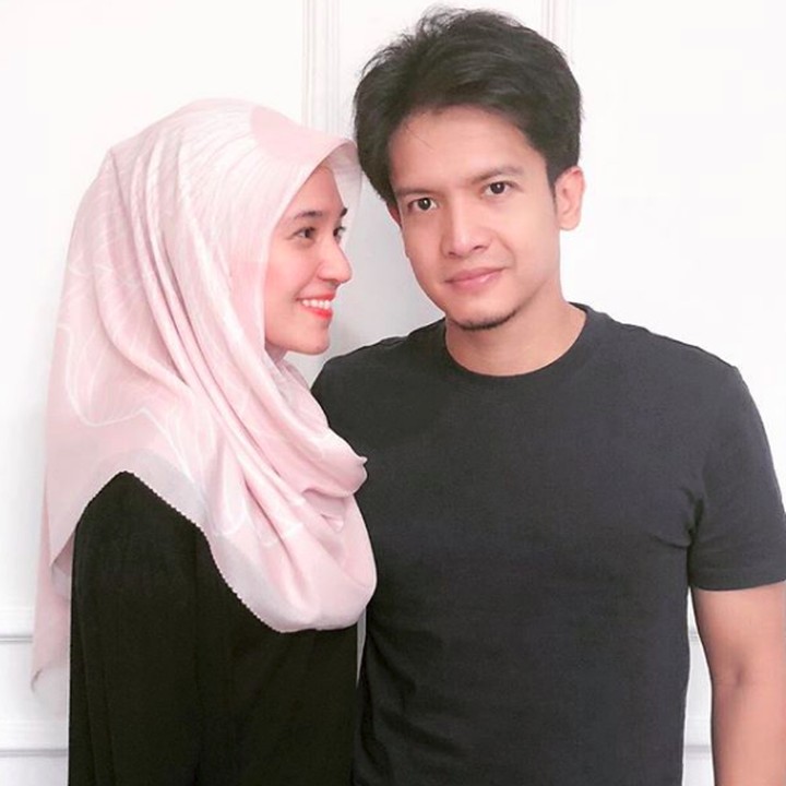 <p>Masih seperti pasangan muda-mudi walau hampir sepuluh tahun menikah, apa ya rahasia awet pernikahan Dea Ananda dan Ariel 'Nidji'? (Foto: Instagram @dea_ananda)</p>