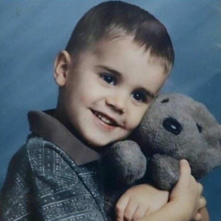 Bakat suami Hailey Baldwin ini di dunia musik sudah terlihat dari kecil. Tak hanya menyanyi, dia bahkan memiliki bakat memainkan berbagai jenis alat musik seperti piano, drum, gitar, dan terompet. (Foto: Instagram @justinbieber)<div class="gmail_attr" dir="ltr"> </div>