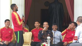 VIDEO: Detik-detik Marinus Minta Perbaikan Jalan ke Jokowi
