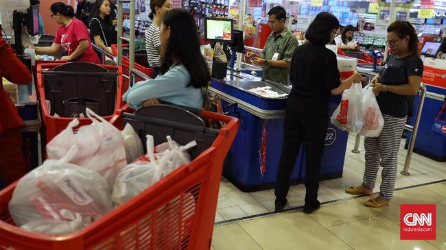 Bakal Kena Cukai, Asosiasi Minta Perda soal Plastik Dicabut Pengusaha plastik meminta pemerintah pusat mendorong pencabutan perda yang melarang penggunaan kantong kresek jika tarif cukai diberlakukan.