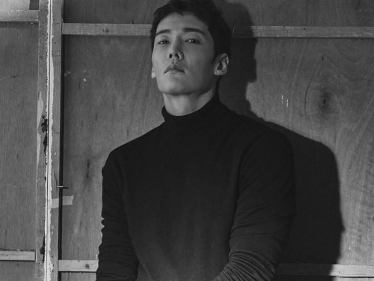 Choi Jin Hyuk&comma; salah satu aktor dalam drakor The Last Empress memang dikenal digemari banyak fans&period; Berikut ini enam potret ketampanan Choi Jin Hyuk&period;