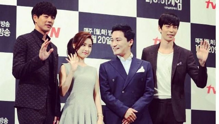Shin Sung Rok juga meraih penghargaan dalam nominasi 'Best Supporting Actor' lewat film Trot Lovers, The Kings Face, di ajang penghargaan KBS Drama Awards tahun 2014.