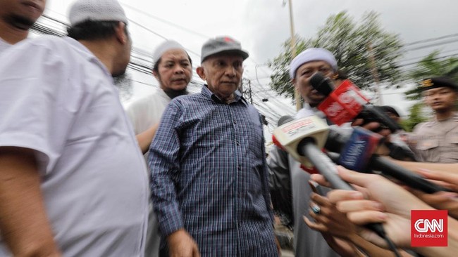Amien Rais menyatakan timnya tak akan ke MK lagi jika timnya menemukan bukti kecurangan Pemilu 2019, tapi langsung mengerahkan 'people power'.