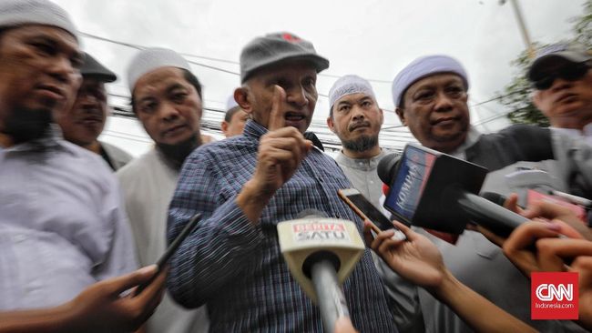 Amien Rais: Jangan Takuti Kami dengan Bedil Amien Rais mengatakan Gerakan Nasional Kedaulatan Rakyat (GNKR) dilakukan untuk merespons kecurangan Pilpres 2019 yang terjadi terstruktur, sistematis, masif.