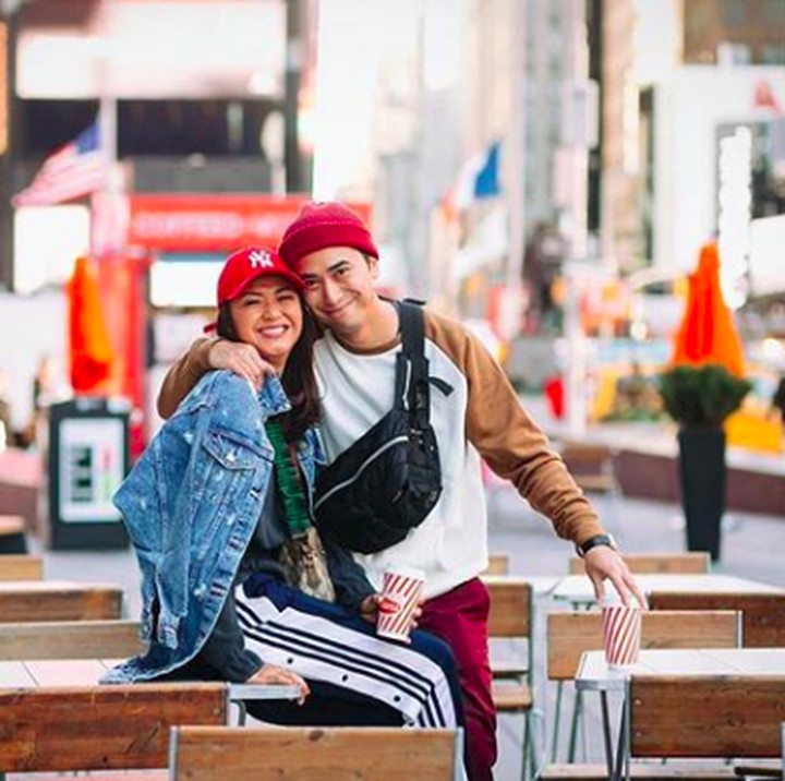 <p>Kalau yang ini jangan ditanya, Rianti Cartwright terang-terangan mengaku sebagai istri beruntung setelah menikah dengan sang suami, Cas Alfonso Nainggolan. (Foto: Instagram @riantic)</p>