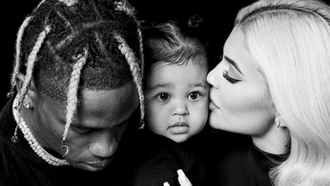 Kylie Jenner & Travis Scott Rayakan Ultah Stormi di Disney World