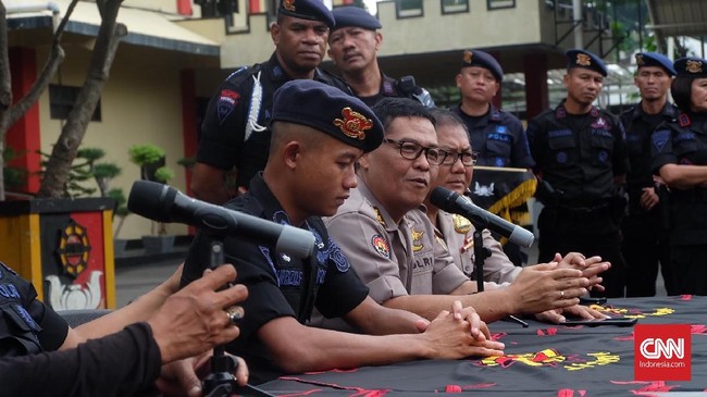 Curahan hati sang ayah yang belum memiliki tempat tinggal membuat gelandang Timnas Indonesia U-22 Sani Rizki Fauzi terharu hingga berkaca-kaca.