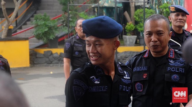 Awan Setho dan Sani Rizki Fauzi izin absen latihan Timnas Indonesia U-22 untuk menjalani upacara kenaikan pangkat sebagai anggota polisi.