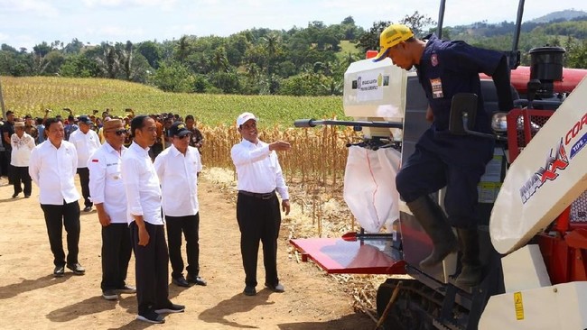Presiden Jokowi menyatakan bangga terhadap petani terhadap petani jagung Gorontalo.