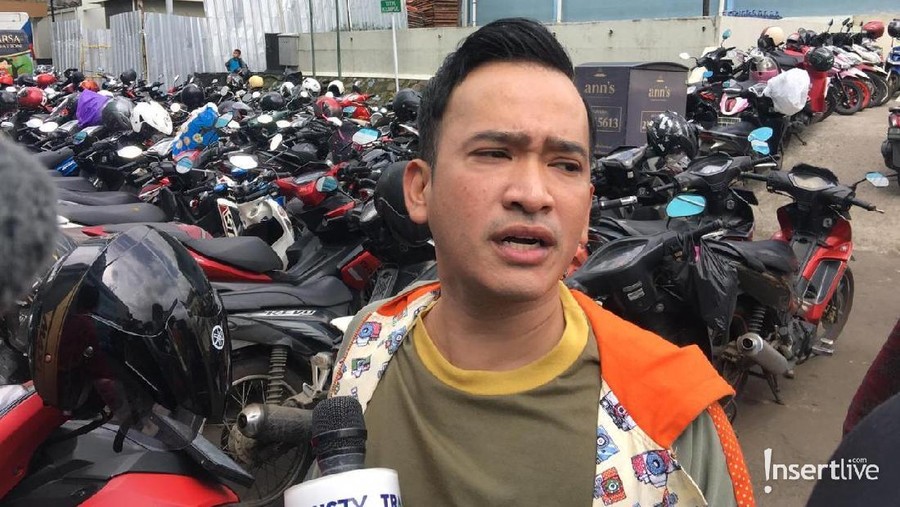 Ruben Onsu gregetan dengan status sang adik, Jordi Onsu, yang masih betah jomblo.