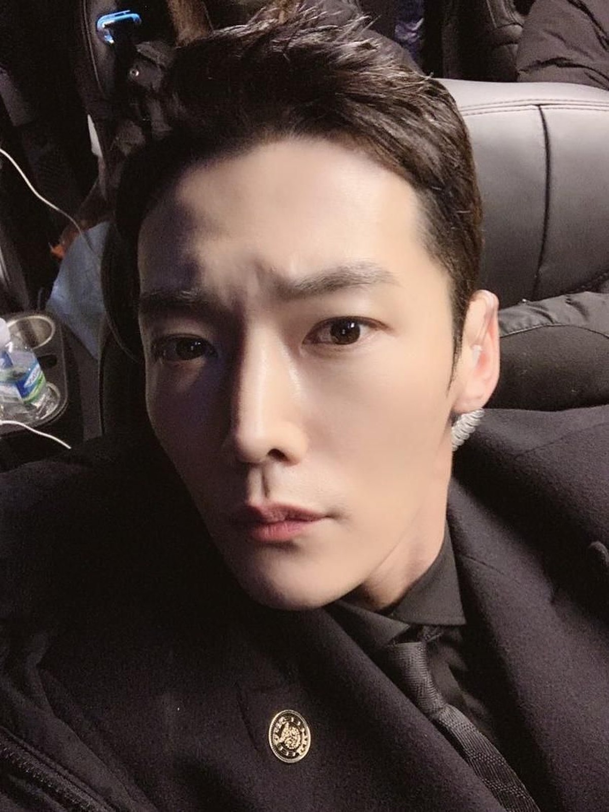 Choi Jin Hyuk&comma; salah satu aktor dalam drakor The Last Empress memang dikenal digemari banyak fans&period; Berikut ini enam potret ketampanan Choi Jin Hyuk&period;