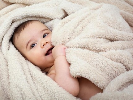 20 Nama Bayi Laki-laki Terinspirasi dari Judul Lagu Populer