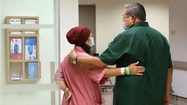 img-title Haru! Permintaan Terakhir SBY Sebelum Ani Yudhoyono Dimakamkan