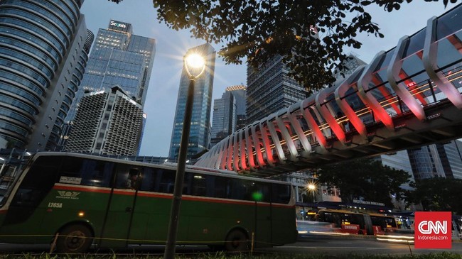 Sebanyak 8 JPO dan beberapa titik jalan protokol di Jakarta menyalakan lampu bernuansa bendera Palestina sebagai bentuk simpati.