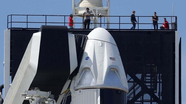 SpaceX Bangun Starship Baru di Florida SpaceX sedang membangun starship baru di Florida. Rencananya starship ini akan membawa manusia ke bulan.