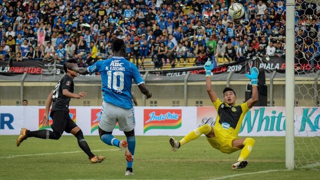 Persib Bandung bermain imbang 1-1 melawan PS Tira Persikabo dalam laga tunda pekan kedua di Stadion Si Jalak Harupat, Soreang, Kabupaten Bandung.