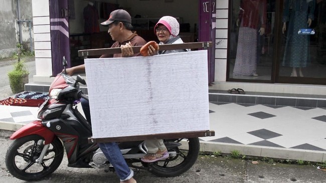 FOTO: Merajut Legenda Tenun Ikat Kediri