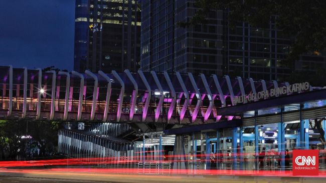 Jembatan penyeberangan orang (JPO) seakan menjadi ikon baru kota Jakarta.