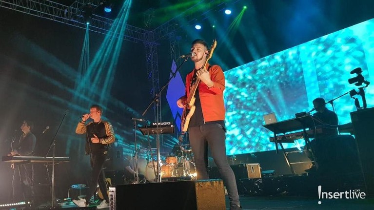 Kodaline sukses menggelar konser di Istora Senayan Jakarta pada Jumat (1/3) malam. Ribuan fans Kodaline larut dalam konser bertajuk Politics of Living Tour.