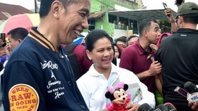 Belanja untuk Cucu, Jokowi Habis Rp400 Ribu di Pasar Kendari