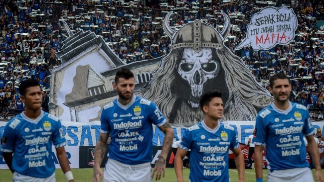 Berikut jadwal siaran langsung Persebaya Surabaya vs Persib Bandung pada pertandingan Grup A Piala Presiden 2019.