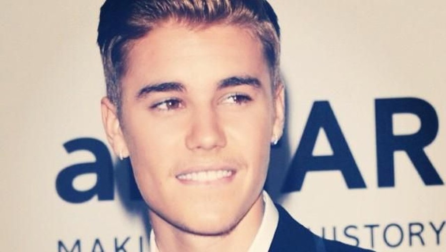 Pengakuan Justin Bieber Masih Mencintai Selena Gomez Justin Bieber membalas komentar dari haters.