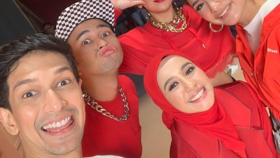 Para personel BBB terlihat sedang melakukan syuting video klip terbaru. Apakah ini tandanya grup musik ini akan segera comeback?