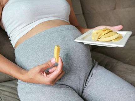 7 Manfaat Mangga Muda untuk Ibu Hamil Bantu Redakan Morning Sickness