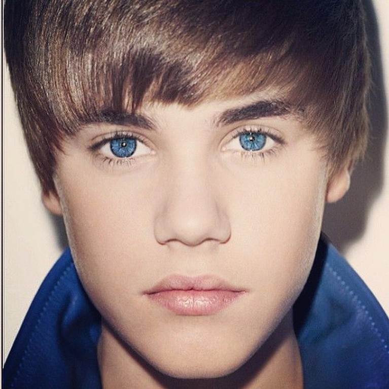 25 Tahun Transformasi Justin Bieber Penyanyi asal Kanada, Justin Bieber kini sudah berusia 25 tahun. Berikut ini transformasi penampilan Justin Bieber selama 25 tahun hidup dan karirnya.