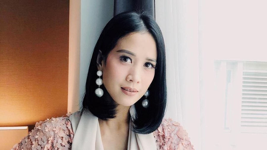 Kabar bahagia datang dari Fanny Fabriana. Aktris cantik itu baru saja melahirkan anak ketiganya pada 1 Maret yang lalu.