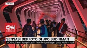 Sensasi Berfoto di JPO Sudirman