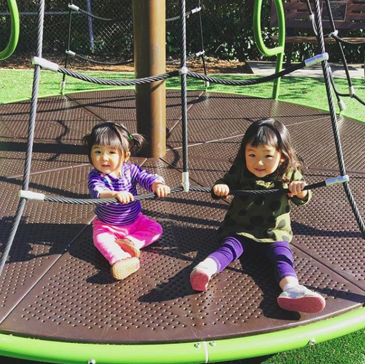 <p>Selain di rumah, Kondo selalu mengajak kedua anaknya bermain bebas di luar. Tujuannya untuk mengenal alam dan mewujudkan kebahagiaan masa kecil.</p>